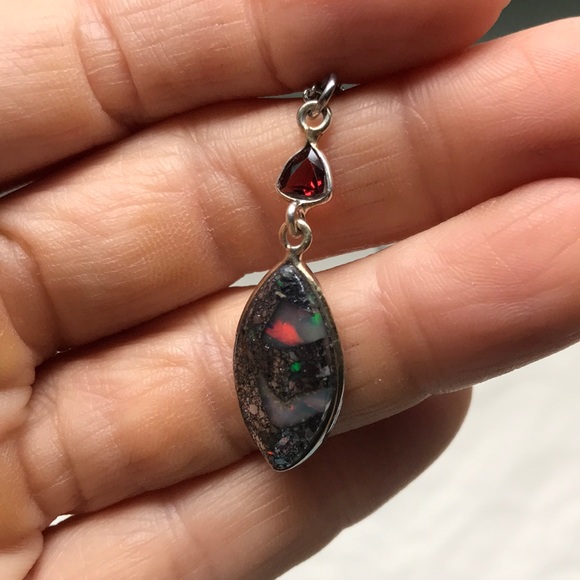 Fire opal in hematite with garnet pendant choker - Picture 3 of 11